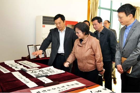 宝山区委组织部长吴延风在区史志办调研指导工作