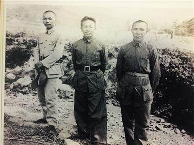 抗日战争初期(左起:张鼎丞,张云逸,卢胜.王玉洁翻拍