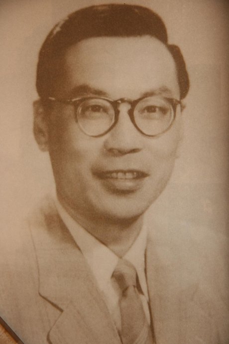 　　丁是娥丈夫，“沪剧皇帝”谢洪元.jpg