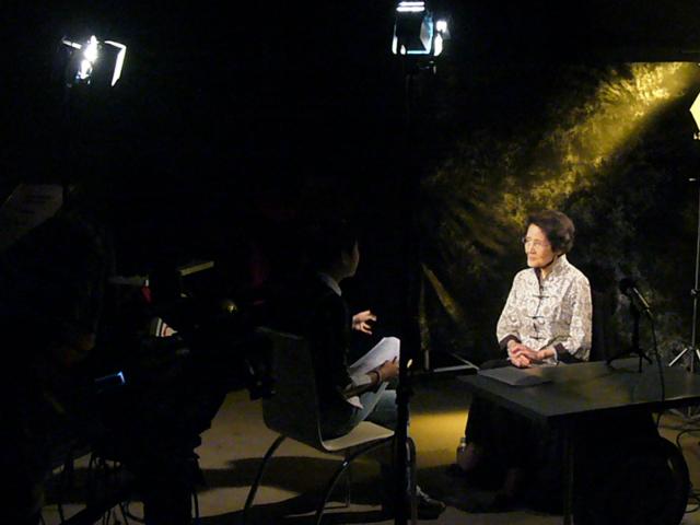 2009年，记者吴达衡正在采访周小燕.jpg