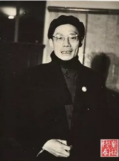 　　1950年，华东军管会主要成员标准照——夏衍.jpg